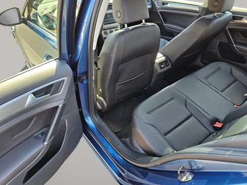 Used 2017 Volkswagen Golf SE image 22