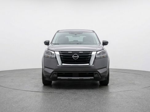 Used 2025 Nissan Pathfinder SV image 2