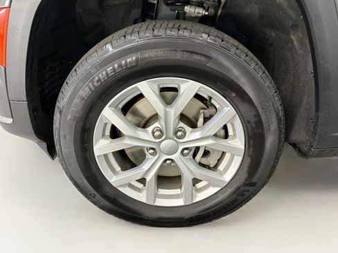 Used 2023 Jeep Grand Cherokee L Limited AWD/4WD image 38