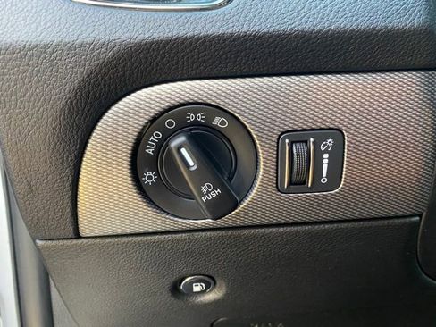 Used 2019 Dodge Durango R/T w/ Technology Group RWD image 16