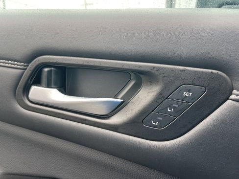 Used 2024 Nissan Pathfinder Platinum w/ Black Appearance Package image 12