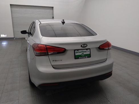 Used 2017 Kia Forte LX image 6