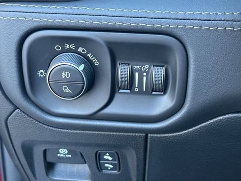 Used 2022 RAM 1500 Limited w/ Body Color Bumper Group image 33