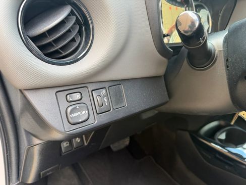Used 2017 Toyota Yaris SE w/ Carpet Mat Package FWD image 11