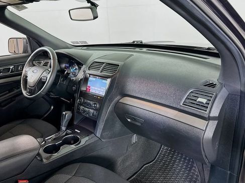 Certified 2019 Ford Explorer XLT w/ Equipment Group 201A image 24