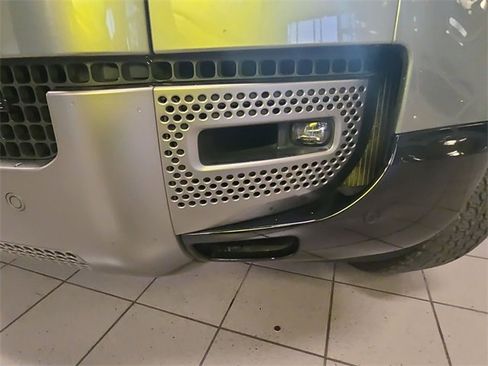 Used 2023 Land Rover Defender 110 X-Dynamic SE image 27