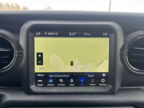 Used 2022 Jeep Wrangler Unlimited Sahara image 28