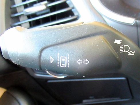 Used 2021 Ford Edge SE image 29