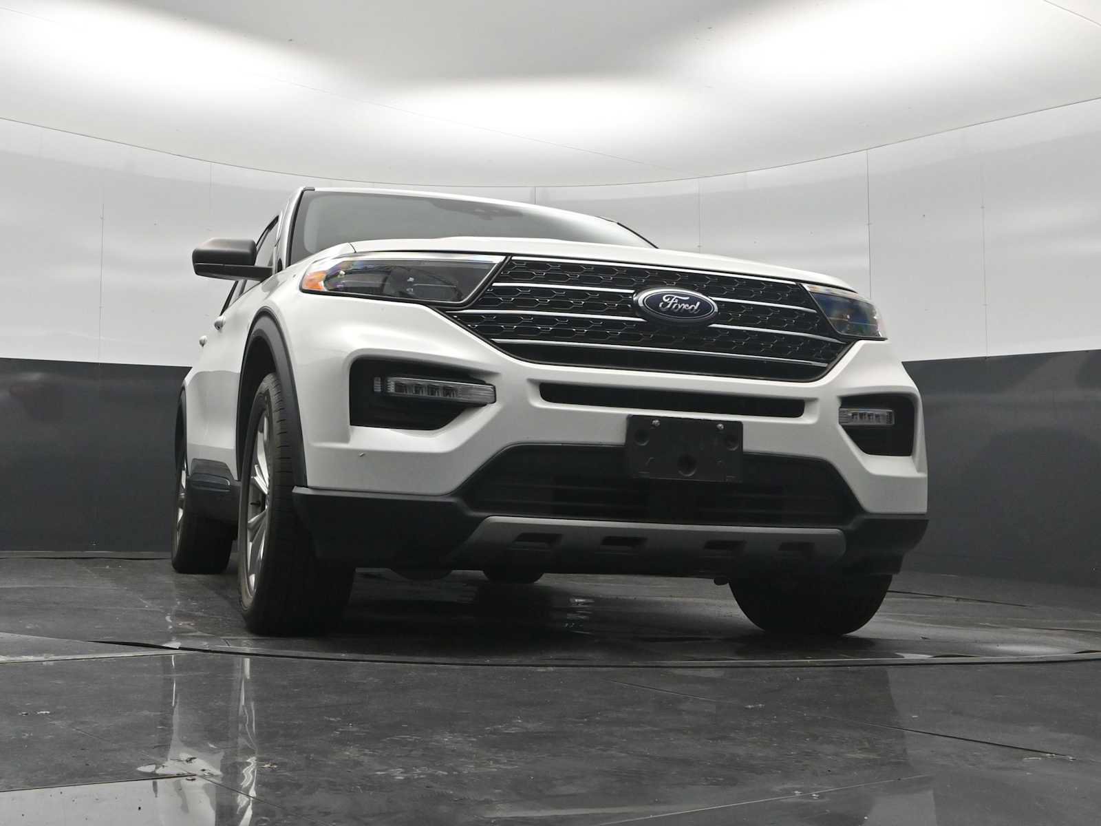 Used 2020 Ford Explorer XLT w/ Equipment Group 202A AWD/4WD image 26