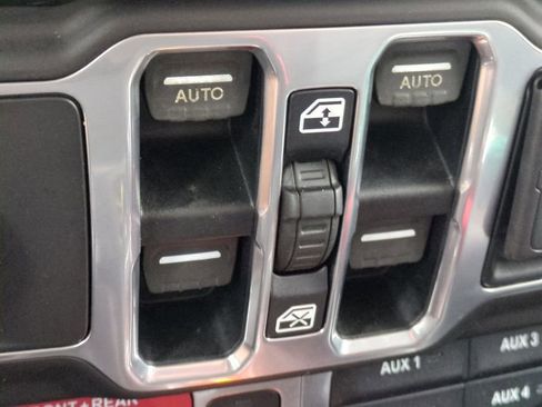 Used 2018 Jeep Wrangler Unlimited Rubicon w/ Dual Top Group image 23