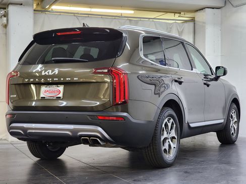 Used 2022 Kia Telluride EX AWD/4WD image 5