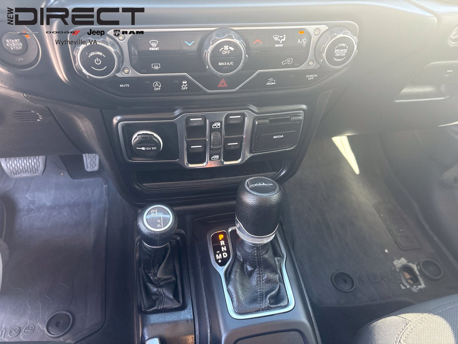 Used 2023 Jeep Gladiator Sport AWD/4WD image 18