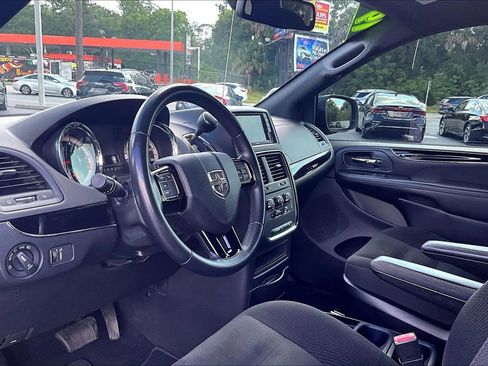 Used 2019 Dodge Grand Caravan SE FWD image 13