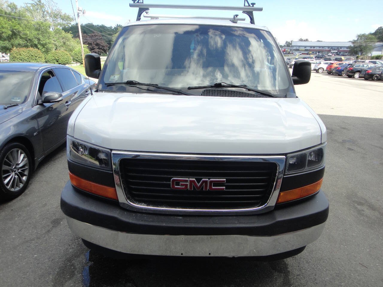 Used 2022 GMC Savana 2500 w/ Driver Convenience Package RWD image 2