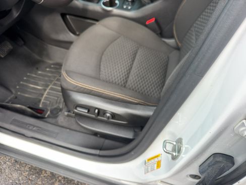 Used 2020 GMC Terrain SLE w/ Driver Convenience Package FWD image 16