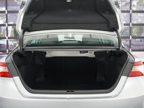 Used 2020 Toyota Camry SE FWD image 10