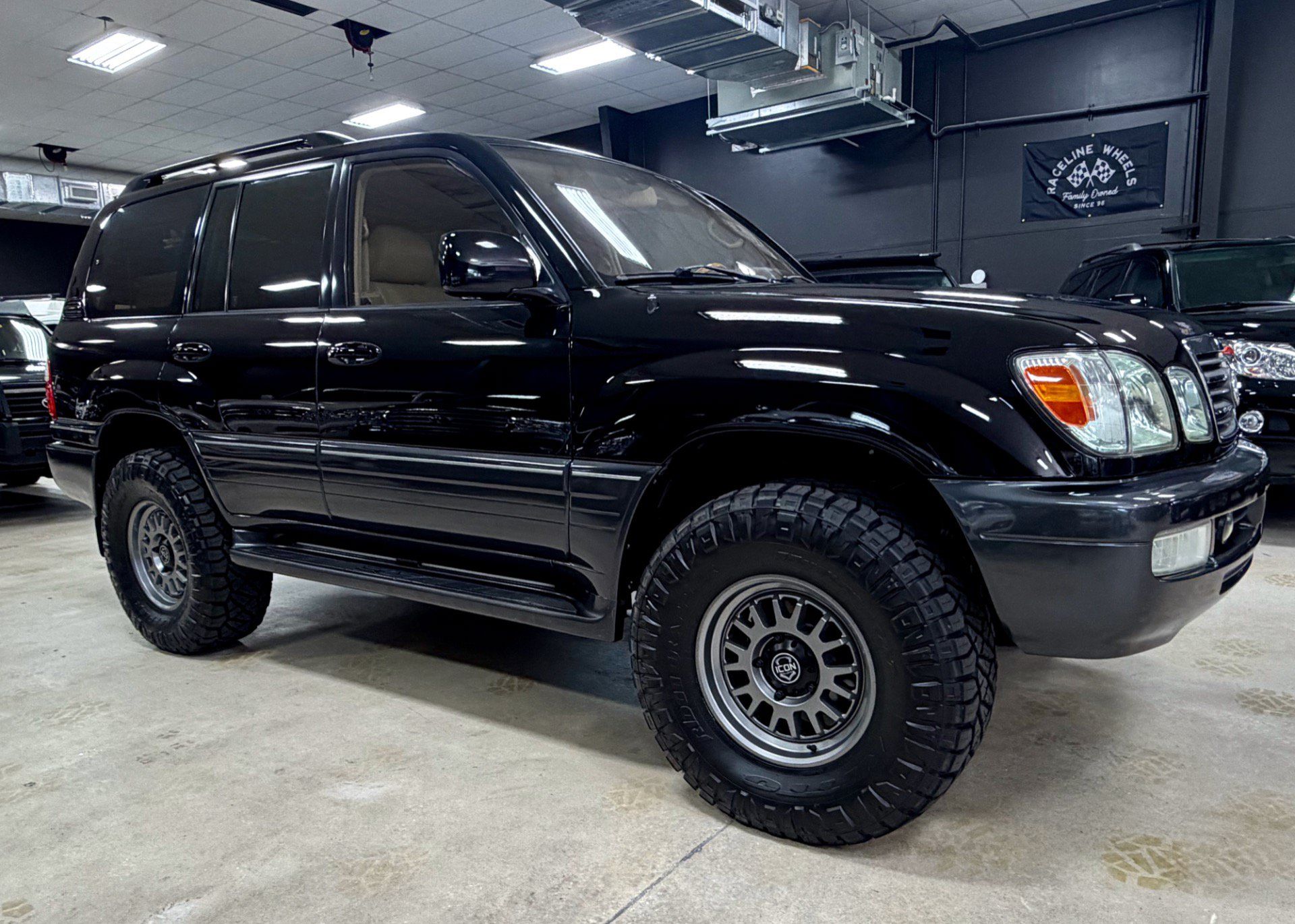 Used 2003 Lexus LX 470 4WD image 2