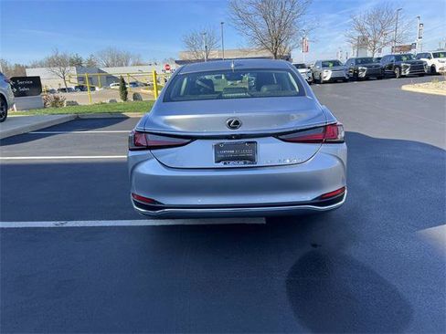 Certified 2024 Lexus ES 250 w/ Premium Package image 4