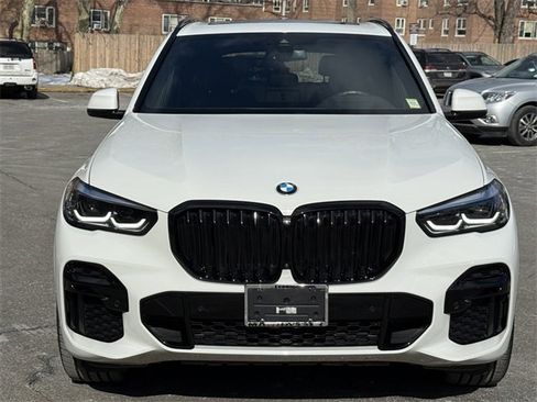 Used 2023 BMW X5 xDrive40i w/ M Sport Package image 2