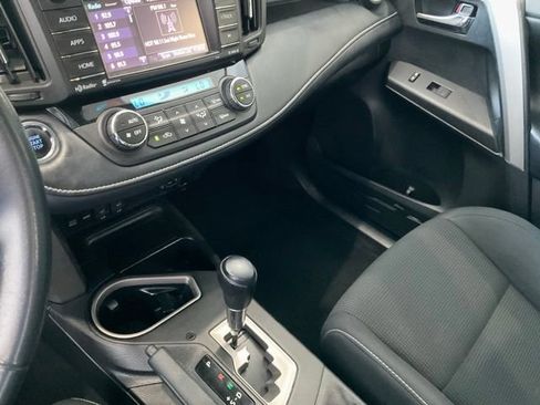 Used 2018 Toyota RAV4 XLE AWD/4WD image 12