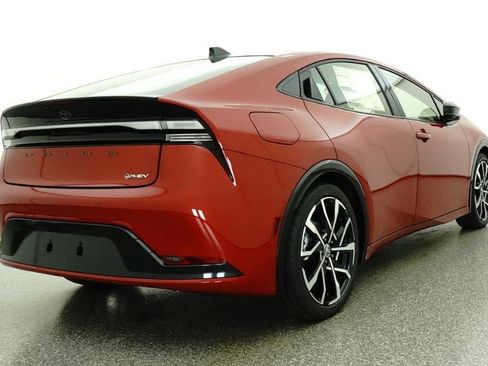 New 2026 Toyota Prius Plug-In Hybrid FWD image 24