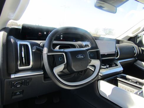 Used 2025 Ford Expedition Max Platinum w/ Driver's Package image 19