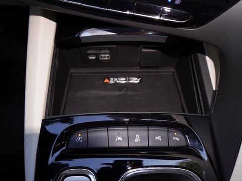 Used 2022 Buick Envision Avenir w/ Technology Package II image 21