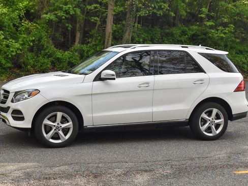 Used 2019 Mercedes-Benz GLE 400 4MATIC image 4