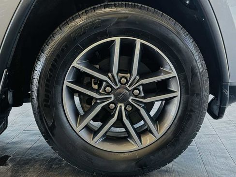 Used 2020 Jeep Grand Cherokee Limited AWD/4WD image 25