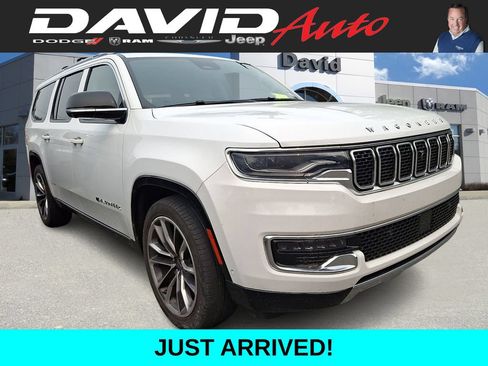 Used 2023 Jeep Wagoneer L Series III w/ Premium Group I AWD/4WD image 1