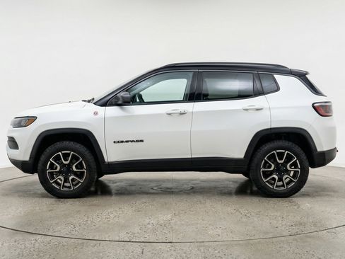 Used 2025 Jeep Compass Trailhawk AWD/4WD image 5