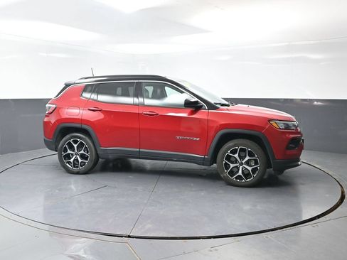 Used 2025 Jeep Compass Limited AWD/4WD image 3