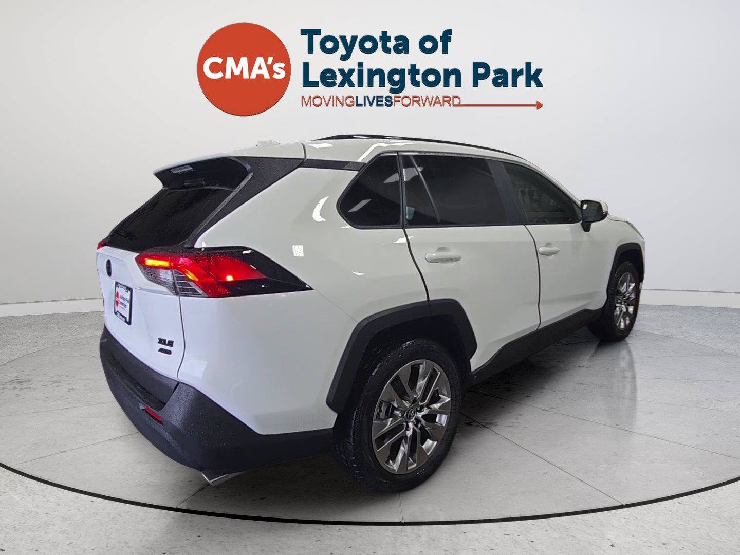 Used 2019 Toyota RAV4 XLE Premium w/ Cold Weather Package AWD/4WD image 5