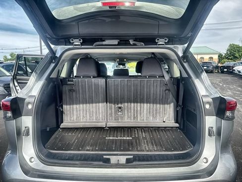 Used 2023 Toyota Highlander LE FWD image 21