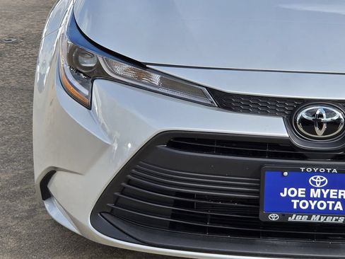 Used 2026 Toyota Corolla LE FWD image 5