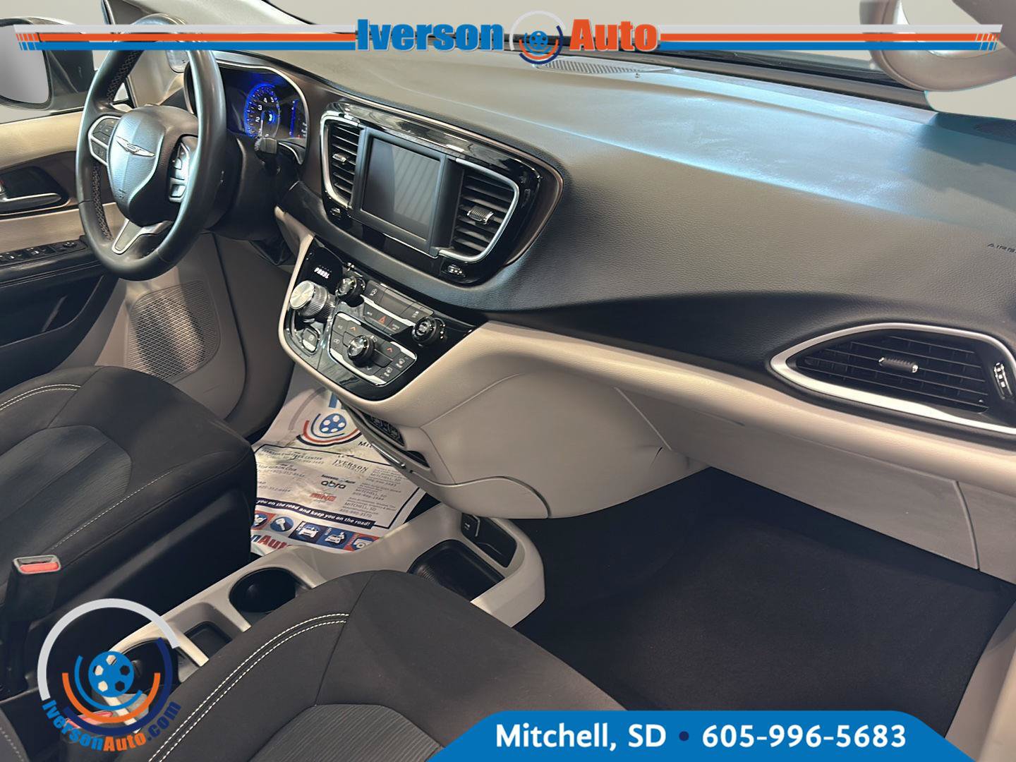Used 2023 Chrysler Voyager LX FWD image 33