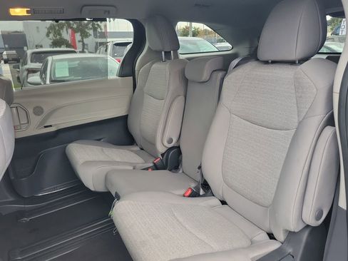 Used 2024 Toyota Sienna LE image 13