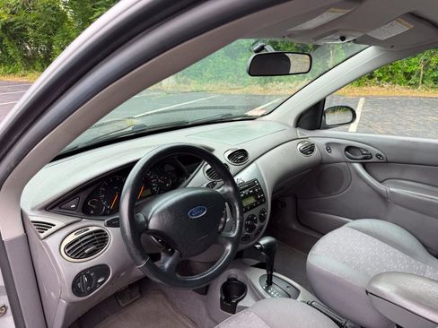 Used 2004 Ford Focus ZX5 Hatchback FWD image 14
