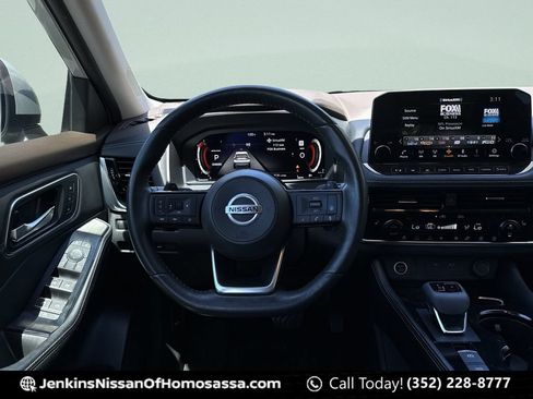 Certified 2021 Nissan Rogue Platinum FWD image 26