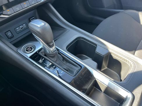 Used 2025 Nissan Sentra SV FWD image 39