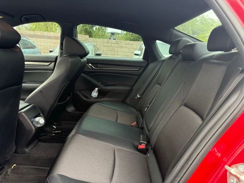 Used 2018 Honda Accord Sport image 9