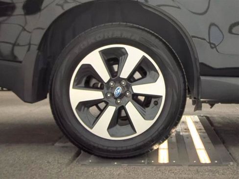 Used 2017 Subaru Forester 2.5i Premium AWD/4WD image 11