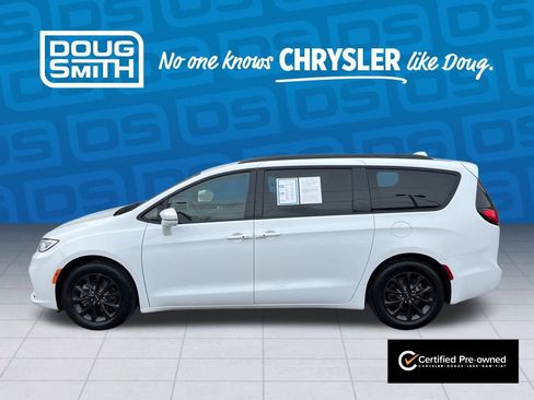 Used 2021 Chrysler Pacifica Touring-L w/ S Appearance Package image 3