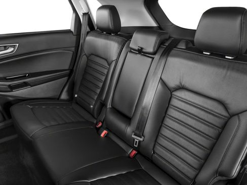 Used 2018 Ford Edge Titanium FWD image 35