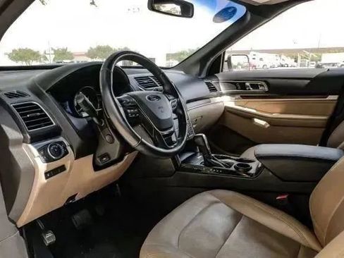 Used 2016 Ford Explorer Limited image 3