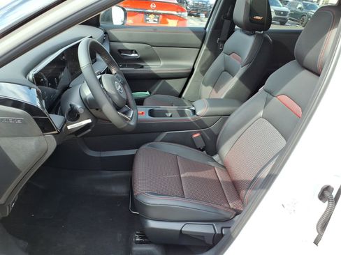 New 2026 Nissan Kicks SR w/ SR Premium Package FWD image 4