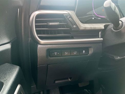 Used 2024 Kia Telluride EX w/ EX Captain's Chair Package image 10