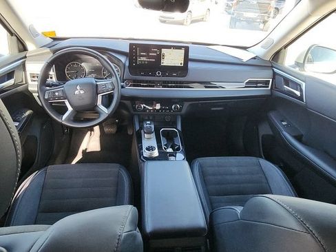 Used 2025 Mitsubishi Outlander SE AWD/4WD image 18