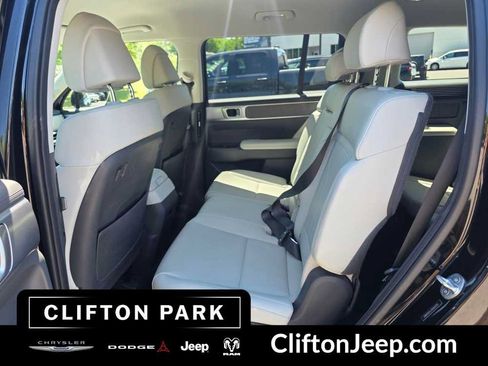 Used 2024 Hyundai Santa Fe SEL AWD/4WD image 13