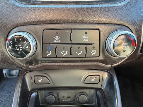 Used 2013 Hyundai Tucson GLS image 31